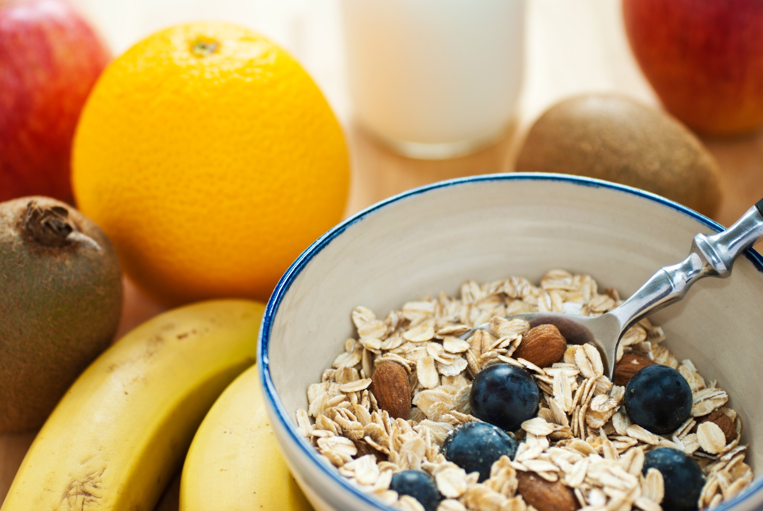Petit déjeuner avoine, fruits et noisettes Recette Sans Lait et Végétarienne avec de la