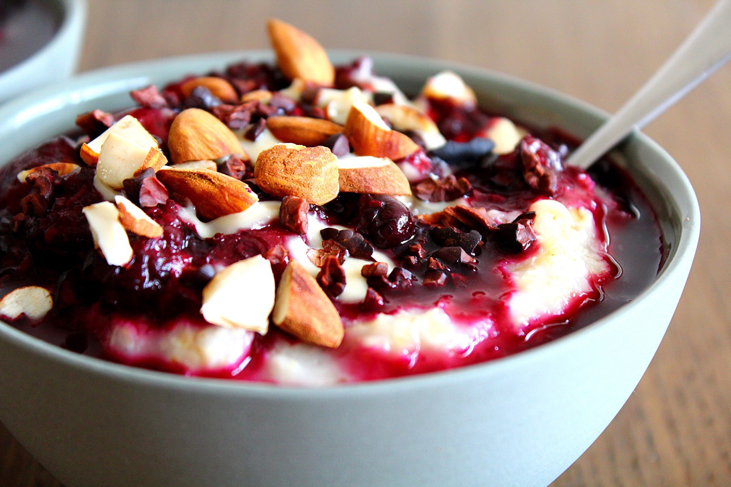 Porridge Fruits Rouges Amande : Recette Sans Lait et Végétarienne avec ...